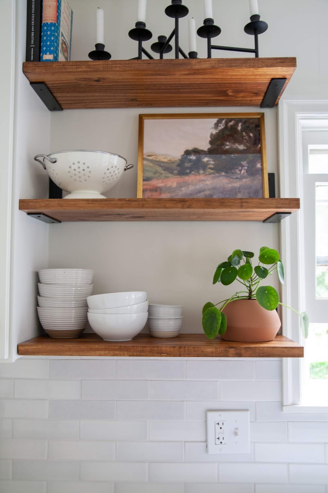 DIY, budget-friendly floating-look open shelves! / Create / Enjoy